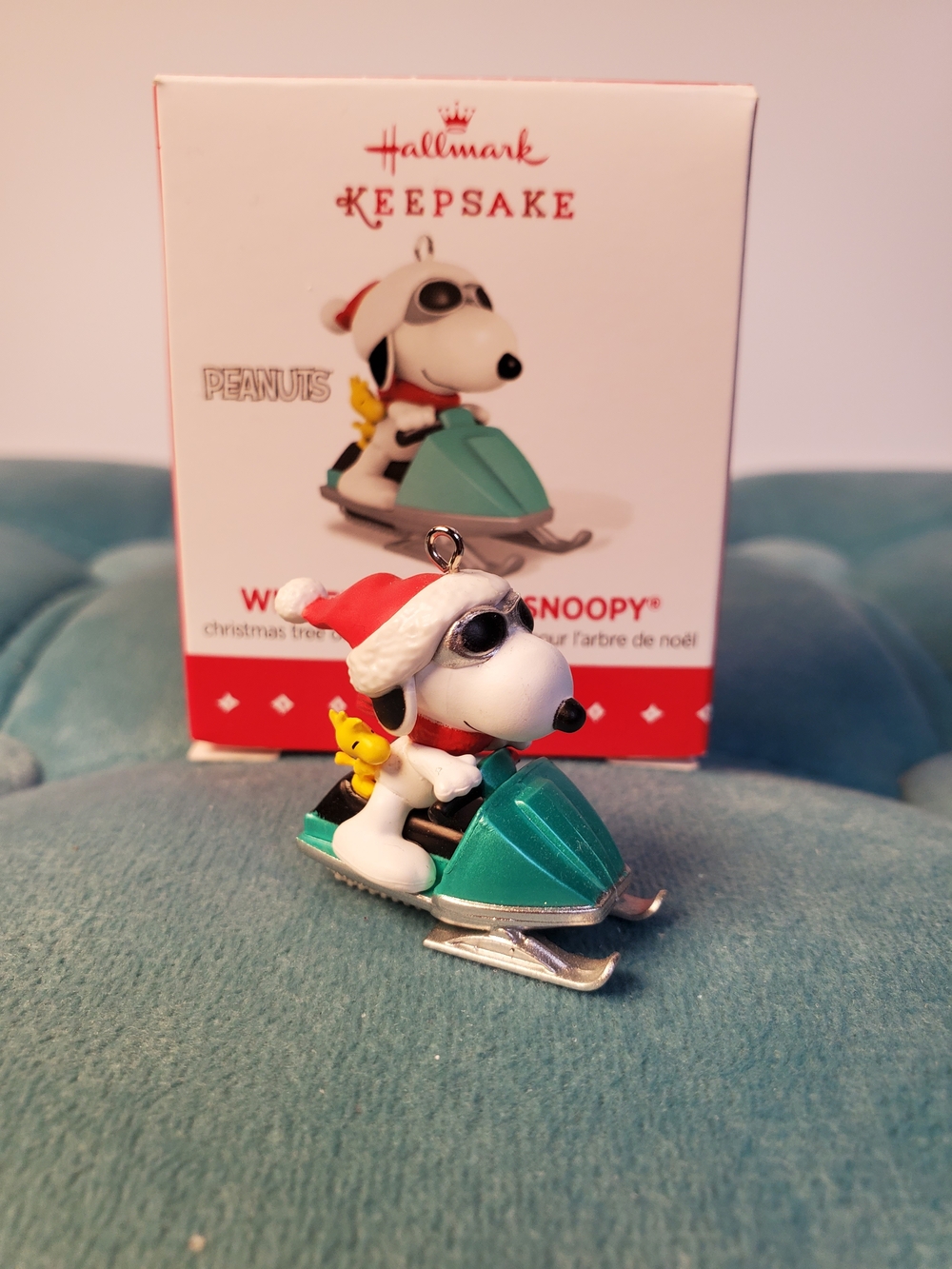 Hallmark Keepsake Peanuts Winter Fun with Snoopy 2015 Mini Ornament QXM8507
